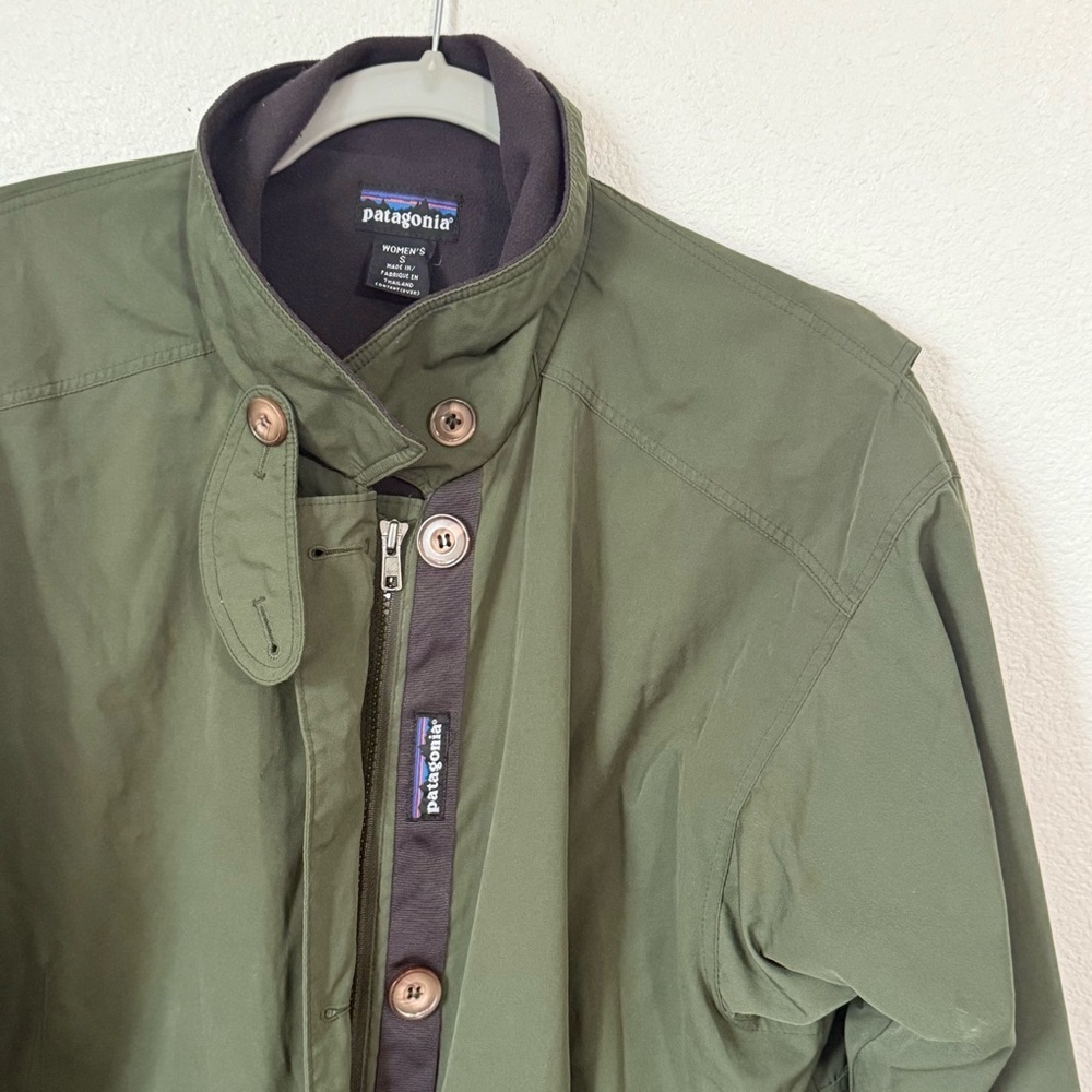 Patagonia field jacket in green with a fleece lining size: small - Picture 3 of 14